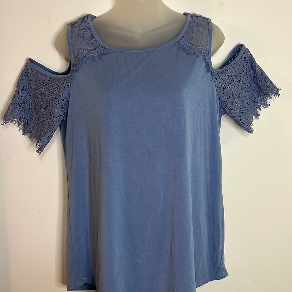 Hailey & Co. Blouse Women's Size L Short Sleeve Cold Shoulder Knit Top